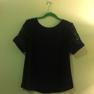 Lace Shortsleeved Black blouse
New never worn!